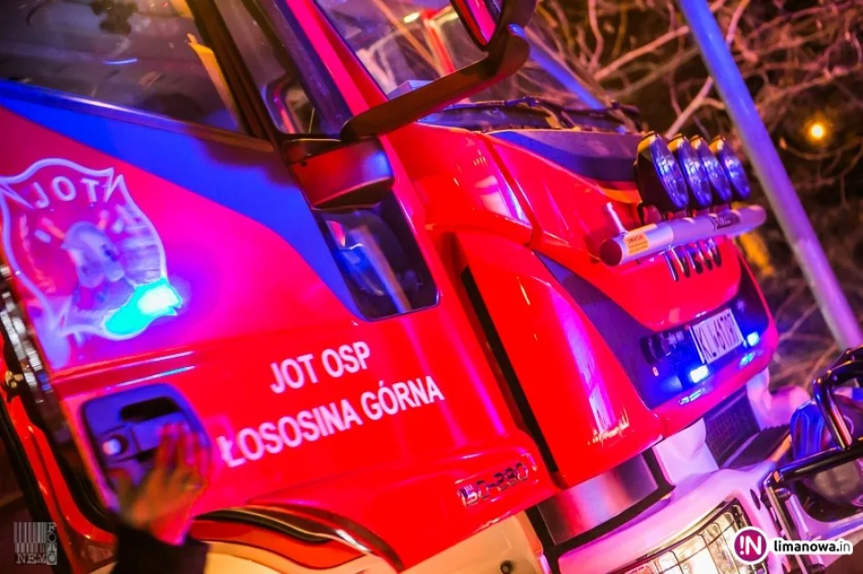 W budynku zapaliła się ściana - zdjęcie 4