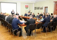 Przed laty szkołę budowali także mieszkańcy gminy. Dziś radni chcą udziału we własności budynku - zdjęcie główne