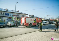 Strażacy ewakuowali z budynku 23 osoby - zdjęcie główne