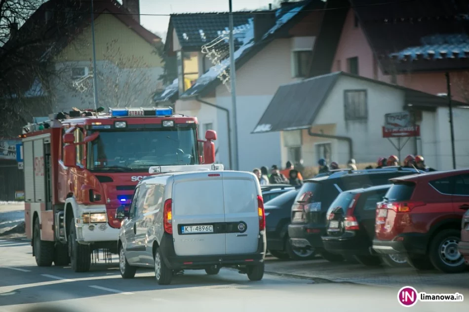 Strażacy ewakuowali z budynku 23 osoby - zdjęcie 3