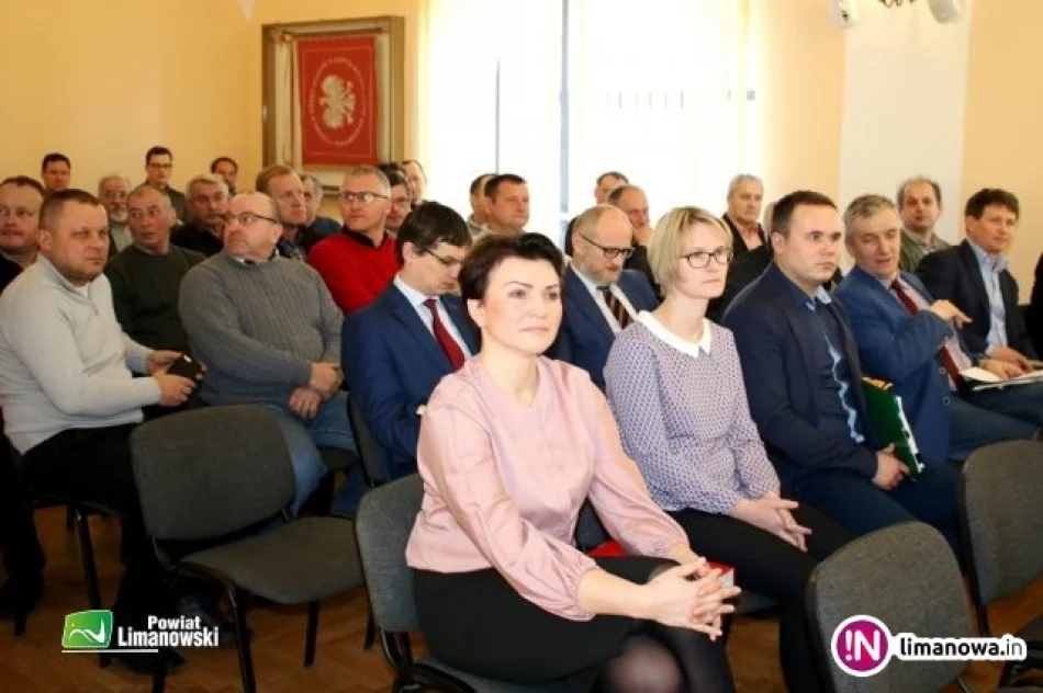 Samorządowcy i przewoźnicy na spotkaniu ws. planu transportowego powiatu - zdjęcie 2