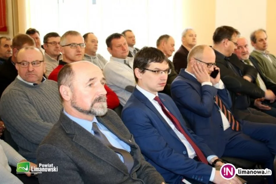 Samorządowcy i przewoźnicy na spotkaniu ws. planu transportowego powiatu - zdjęcie 3