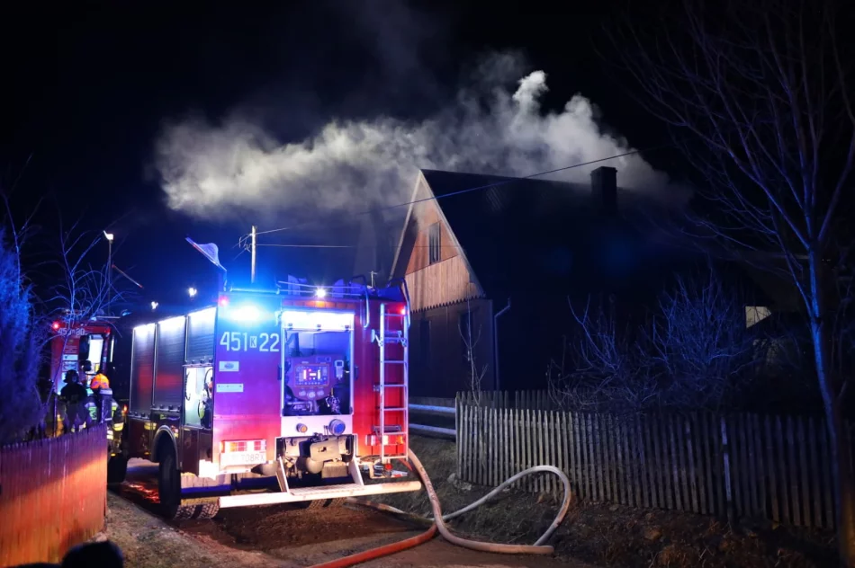 Pożar drewnianego budynku - zdjęcie 2