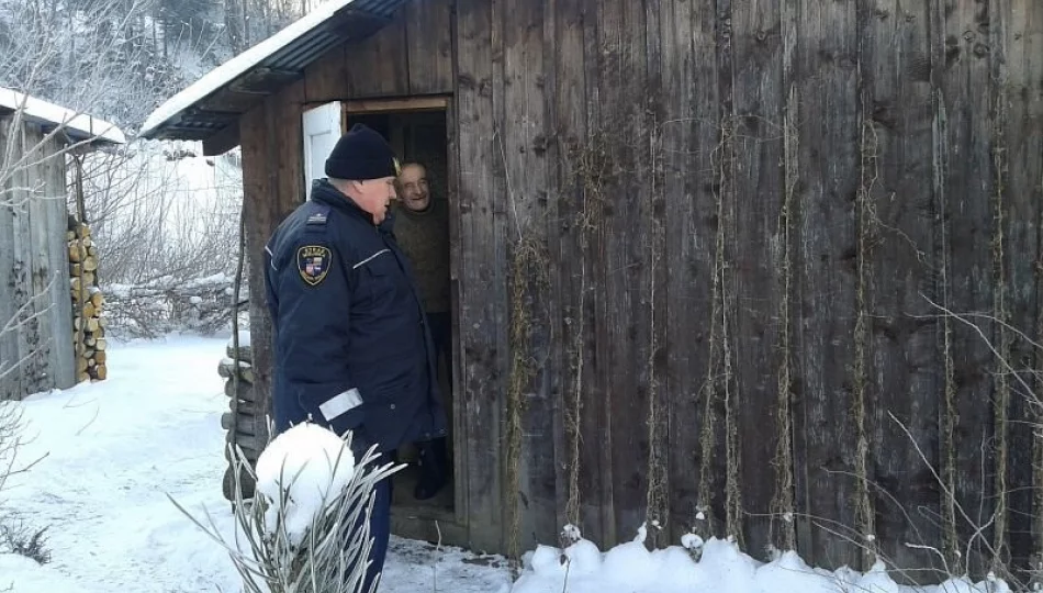 Strażnicy i urzędnicy szukają bezdomnych, pomagają też starszym i samotnym - zdjęcie 1