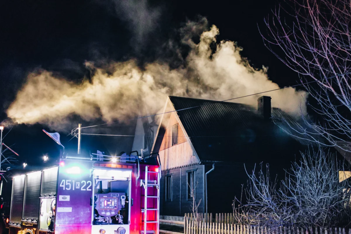 28 strażaków gasiło pożar