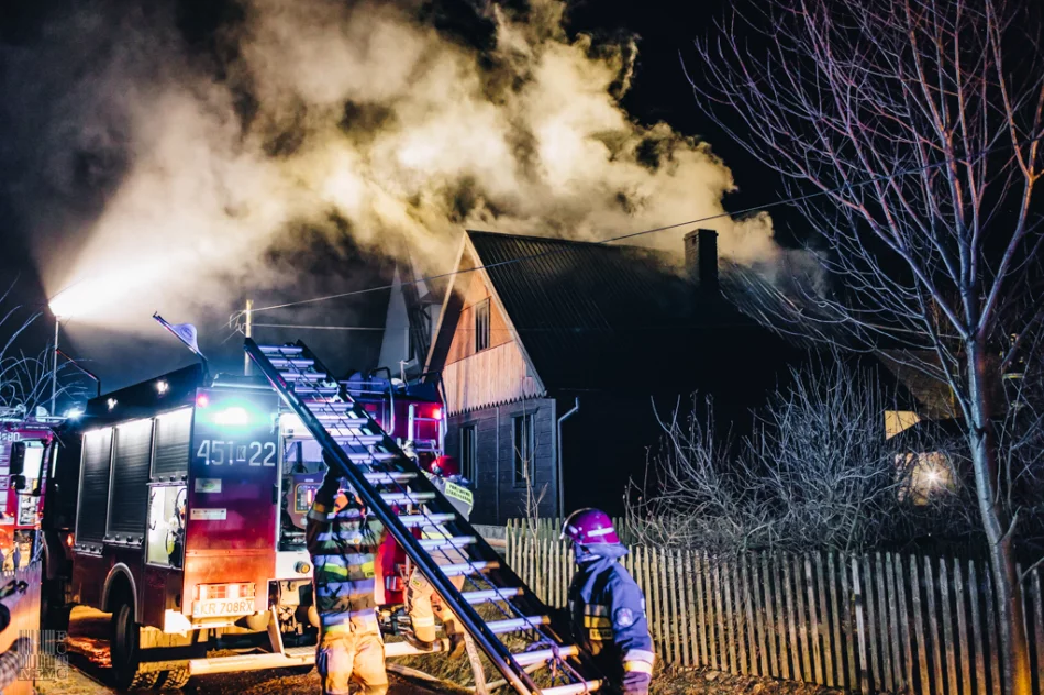 28 strażaków gasiło pożar - zdjęcie 2
