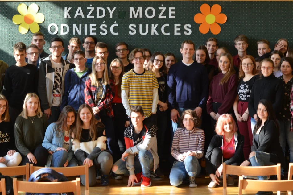 Licealiści spotkali się ze znanym dziennikarzem - zdjęcie 2