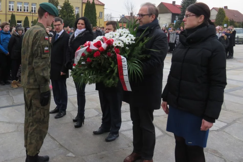 Odsłonięto tablicę ufundowaną przez IPN - zdjęcie 4