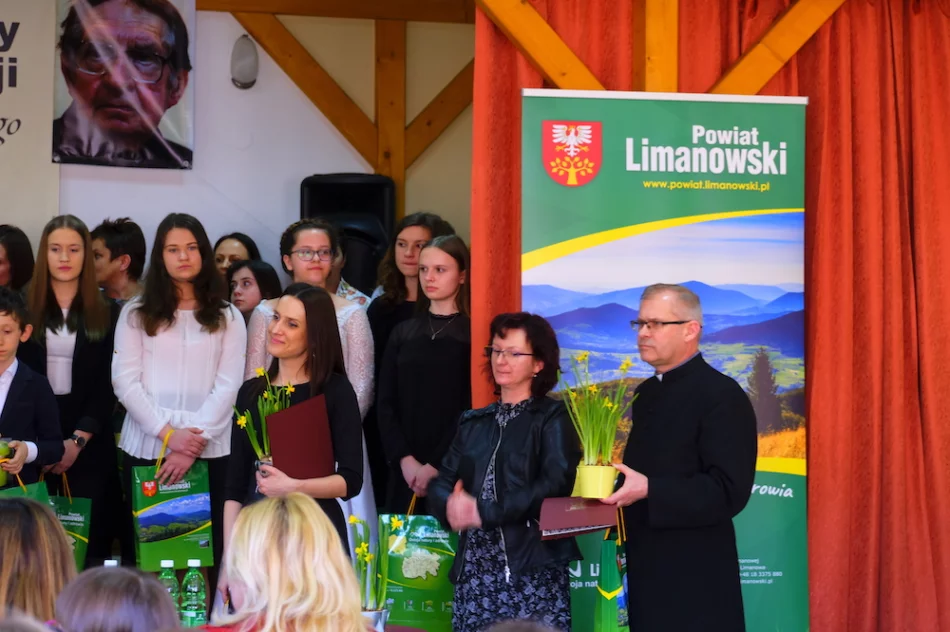 Dominika Wiewióra z Grand Prix XVI Powiatowego Konkursu Poezji Księdza Jana Twardowskiego - zdjęcie 2