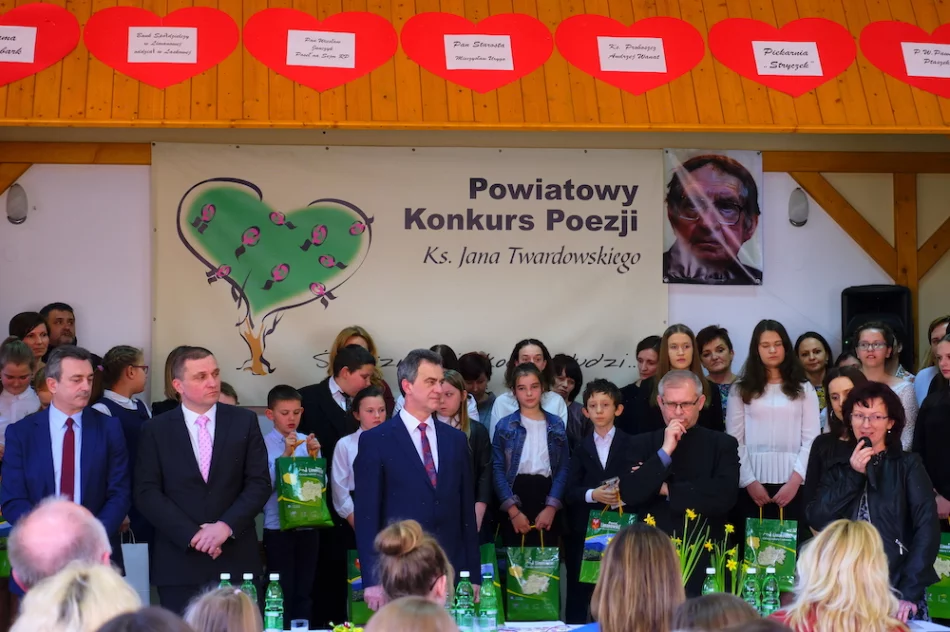 Dominika Wiewióra z Grand Prix XVI Powiatowego Konkursu Poezji Księdza Jana Twardowskiego - zdjęcie 3