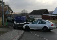 Chciała uniknąć najechania na tył Daewoo, doprowadziła do zderzenia z Oplem - zdjęcie główne