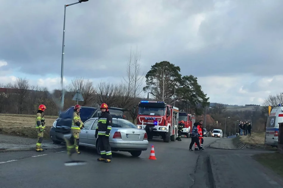 Chciała uniknąć najechania na tył Daewoo, doprowadziła do zderzenia z Oplem - zdjęcie 2