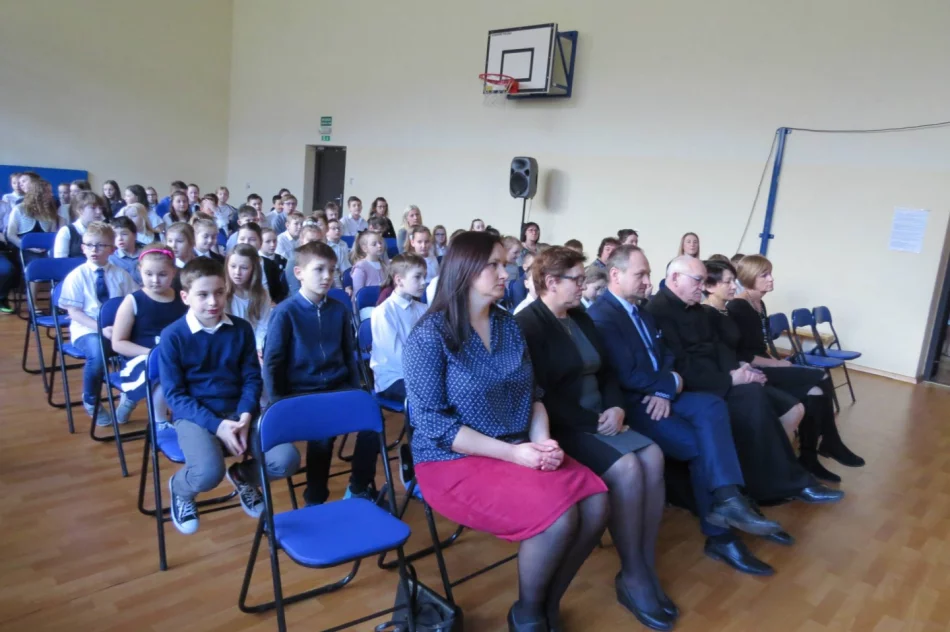 Narodowy Dzień Pamięci Żołnierzy Wyklętych w Szkole Podstawowej Nr 1 w Starej Wsi - zdjęcie 2