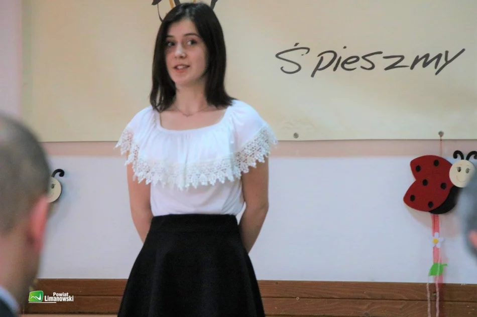 Grand Prix Powiatowego Konkursu Poezji im. Jana Twardowskiego dla uczennicy z Męciny - zdjęcie 5