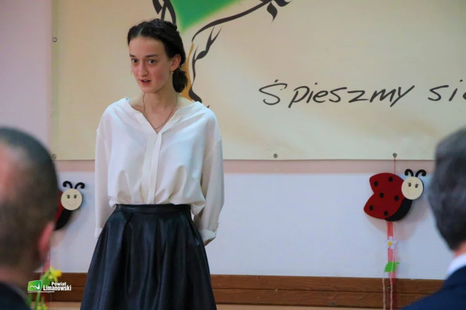 Grand Prix Powiatowego Konkursu Poezji im. Jana Twardowskiego dla uczennicy z Męciny - zdjęcie 6