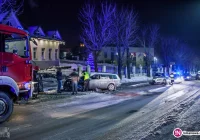 Czołowe zderzenie aut (wideo) - zdjęcie główne