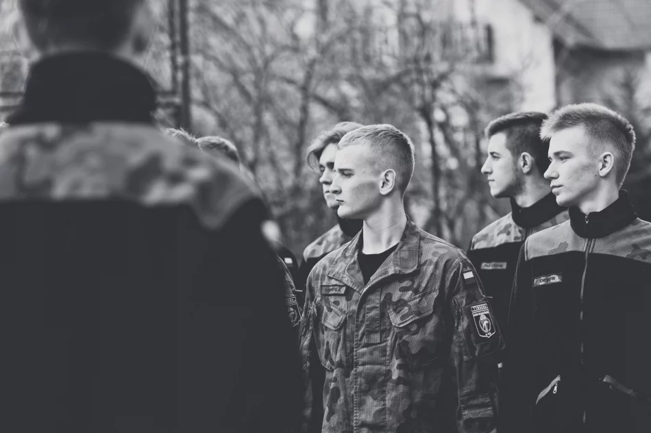 Zakończyli szkolenie z musztry - zdjęcie 3