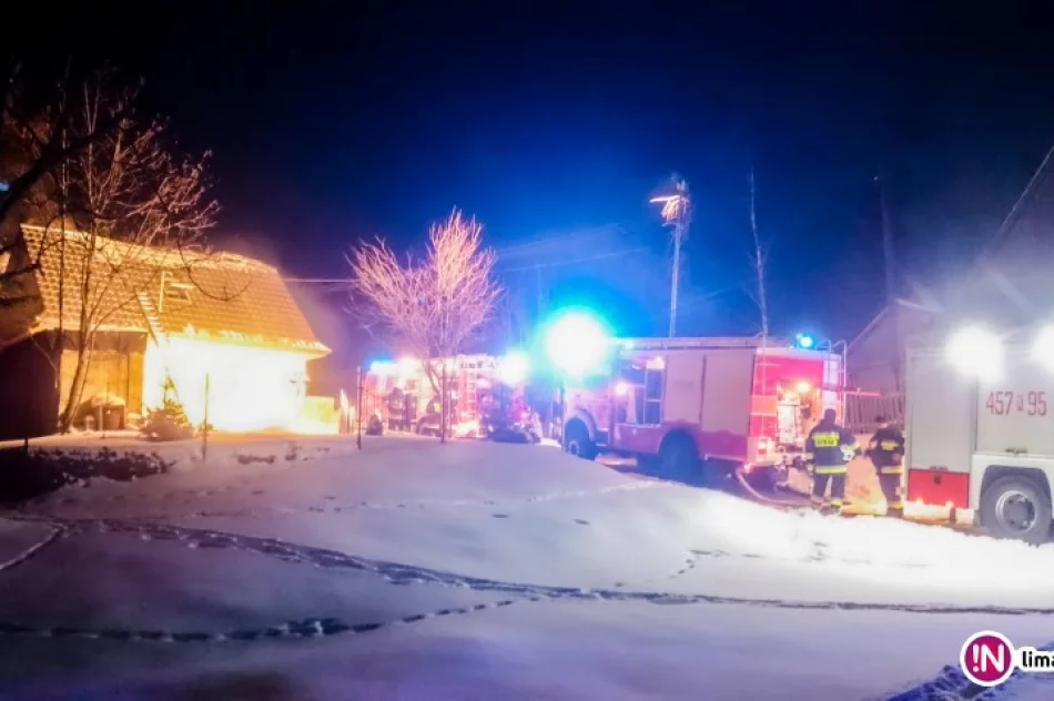 Pożar dachu budynku mieszkalnego, 100 tys. zł strat - zdjęcie 3