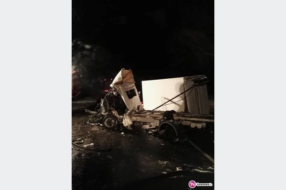 Bus wbił się w drzewo. Zginał 54-letni kierowca - mieszkaniec Limanowszczyzny - zdjęcie 2