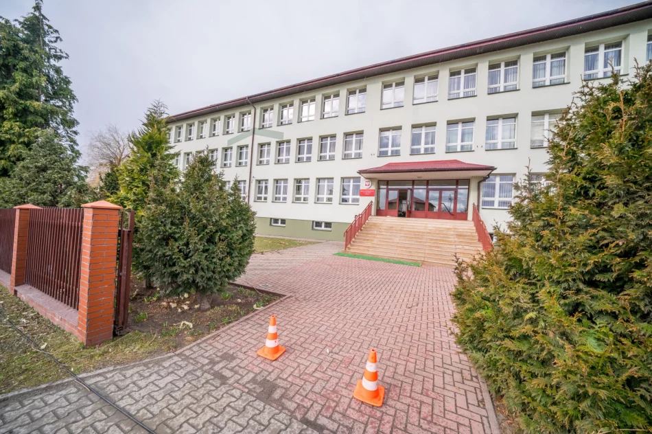 Zniszczenia w Męcinie po silnym wietrze - zdjęcie 10