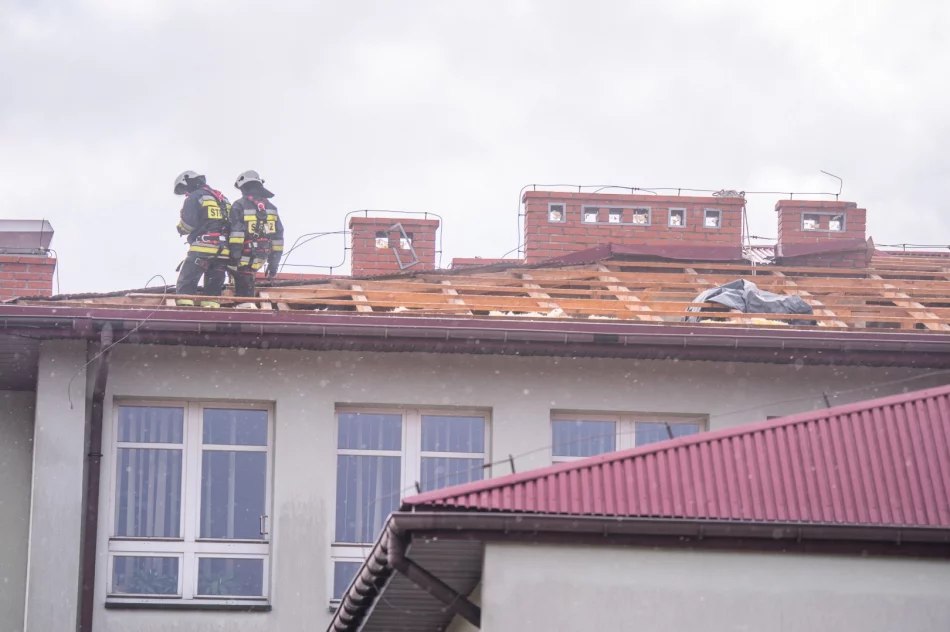 Zniszczenia w Męcinie po silnym wietrze - zdjęcie 14