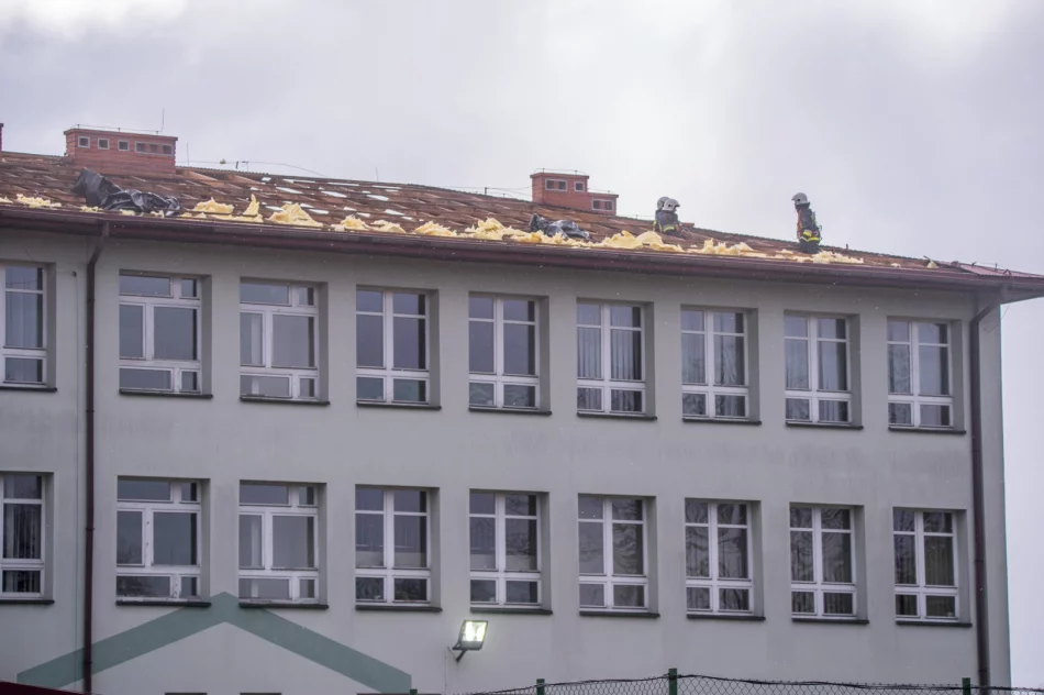 Zniszczenia w Męcinie po silnym wietrze - zdjęcie 16