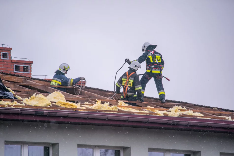 Zniszczenia w Męcinie po silnym wietrze - zdjęcie 18