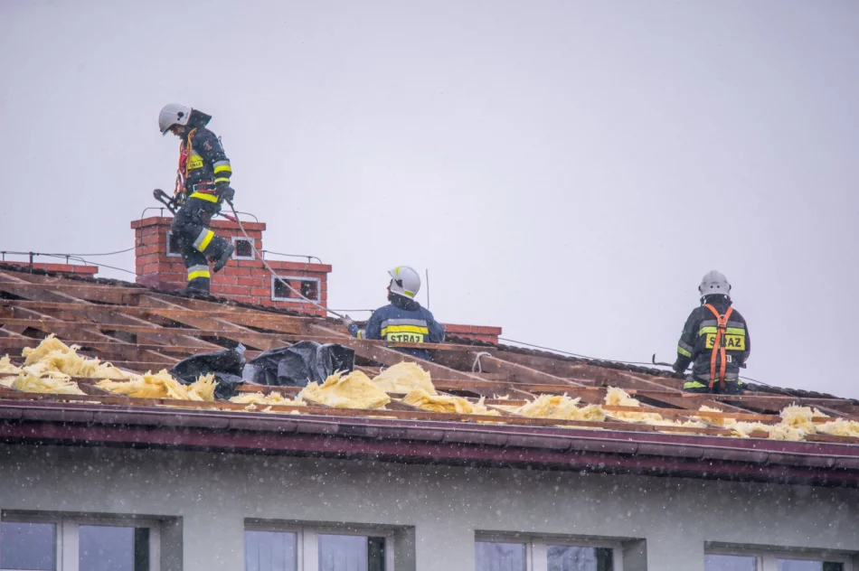Zniszczenia w Męcinie po silnym wietrze - zdjęcie 20