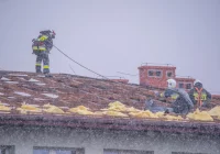 144 interwencje, 85 uszkodzonych budynków. W działania zaangażowano 249 ratowników PSP i OSP - zdjęcie główne