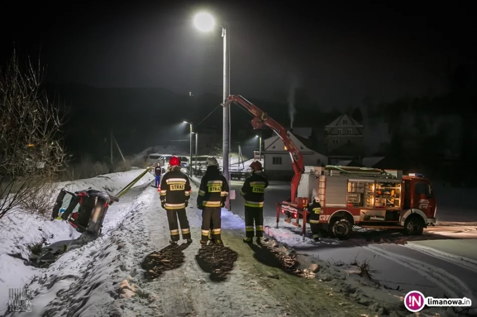 Samochód dachował w głębokiej fosie (wideo) - zdjęcie 2