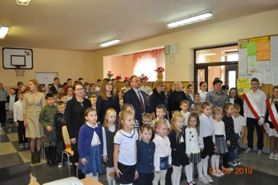 Uczniowie z Siekierczyny uczcili Dzień Pamięci o Żołnierzach Wyklętych - zdjęcie 5