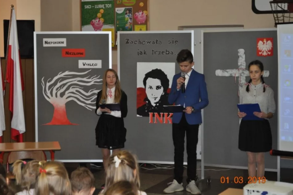 Uczniowie z Siekierczyny uczcili Dzień Pamięci o Żołnierzach Wyklętych - zdjęcie 7