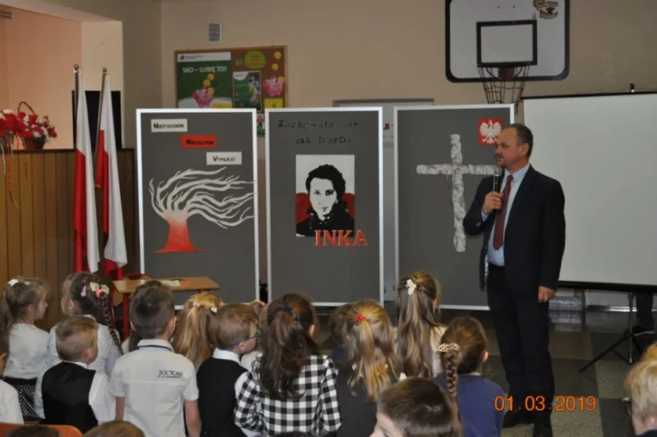 Uczniowie z Siekierczyny uczcili Dzień Pamięci o Żołnierzach Wyklętych - zdjęcie 17