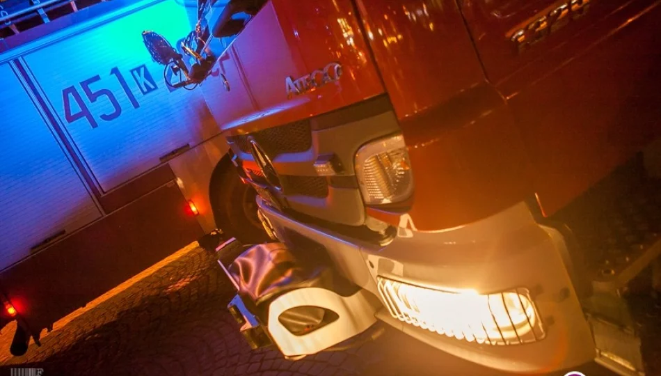 Czad w trzech mieszkaniach. Ewakuowano cztery osoby, do szpitala trafiło dziecko - zdjęcie 1