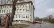 Uczniowie uczestniczą w rekolekcjach na czas zabezpieczenia uszkodzonego dachu szkoły - zdjęcie 5