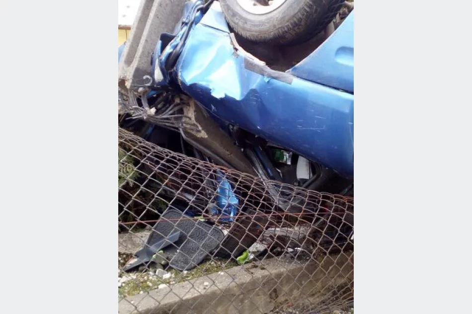 Samochód uderzył w słup - zdjęcie 3