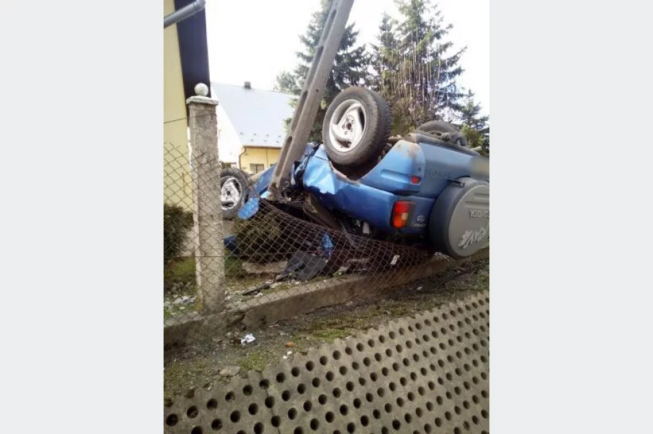 Samochód uderzył w słup - zdjęcie 4