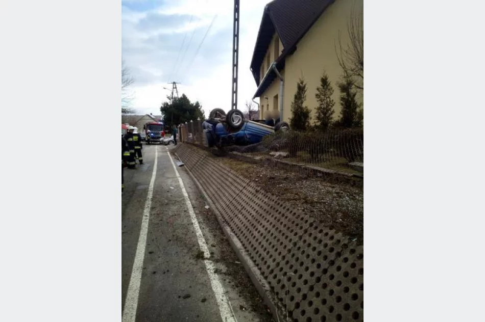 Samochód uderzył w słup - zdjęcie 5