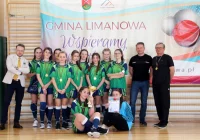 Dziewczęta z Rupniowa mistrzyniami gminy w piłce ręcznej - zdjęcie główne