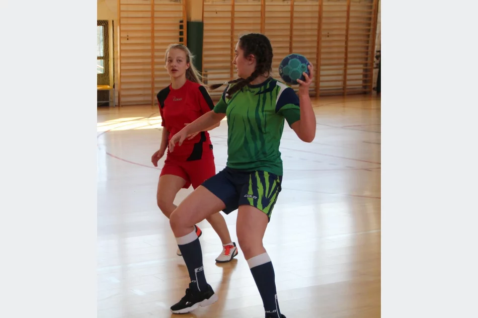 Dziewczęta z Rupniowa mistrzyniami gminy w piłce ręcznej - zdjęcie 8