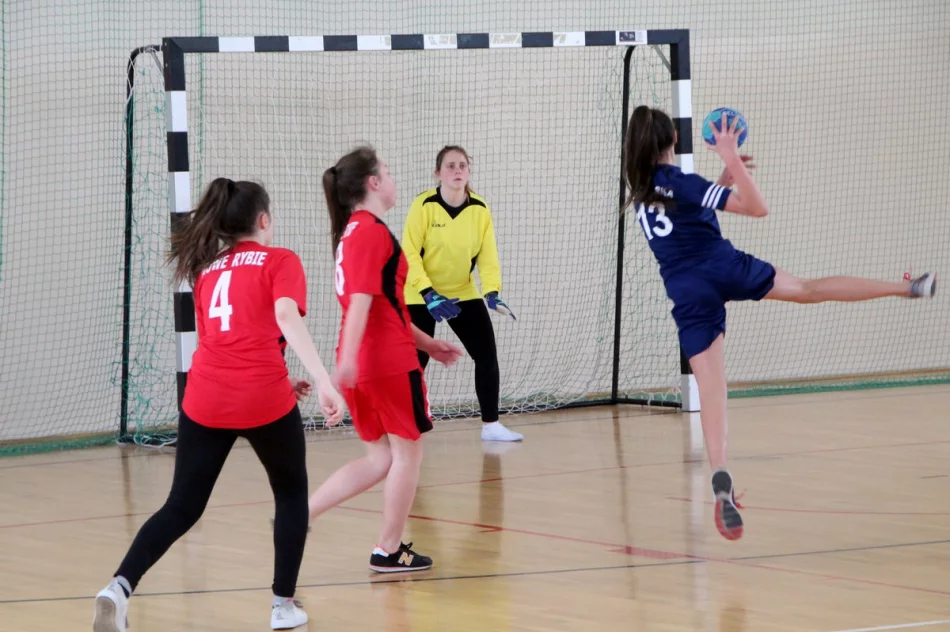 Dziewczęta z Rupniowa mistrzyniami gminy w piłce ręcznej - zdjęcie 10