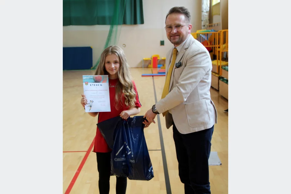 Dziewczęta z Rupniowa mistrzyniami gminy w piłce ręcznej - zdjęcie 14