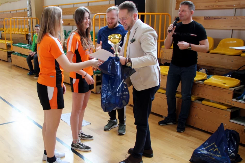 Dziewczęta z Rupniowa mistrzyniami gminy w piłce ręcznej - zdjęcie 15