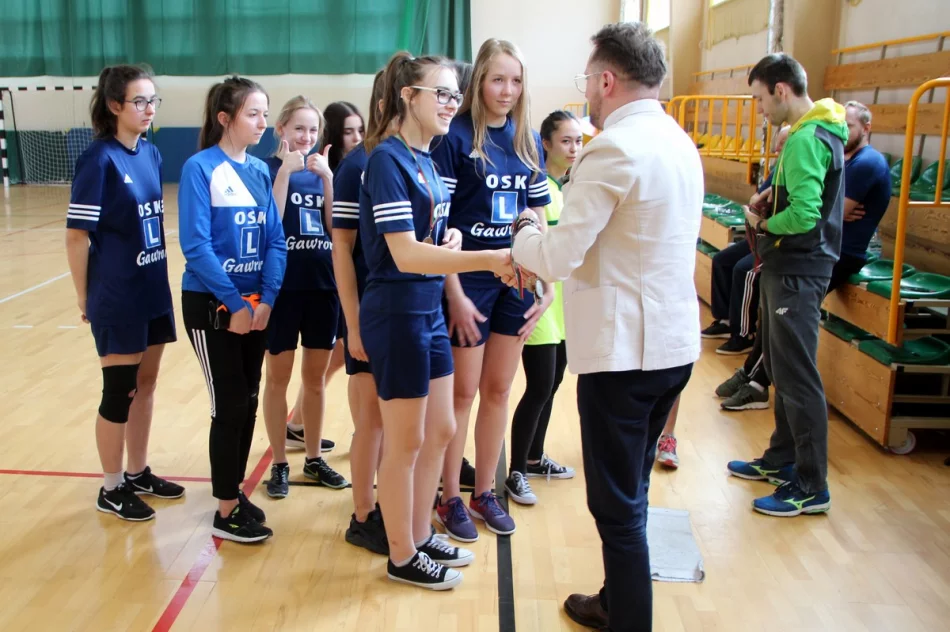 Dziewczęta z Rupniowa mistrzyniami gminy w piłce ręcznej - zdjęcie 17