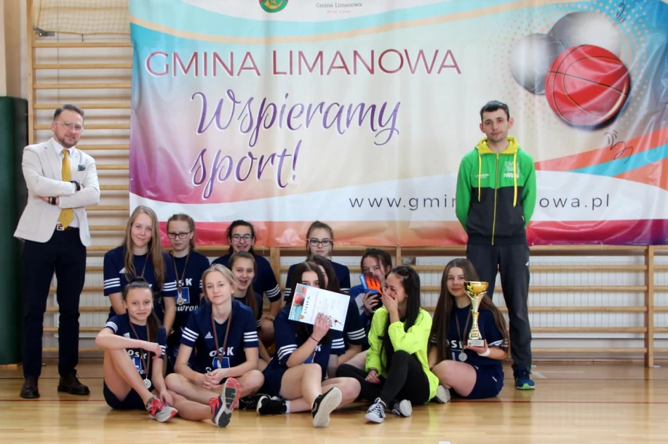 Dziewczęta z Rupniowa mistrzyniami gminy w piłce ręcznej - zdjęcie 19