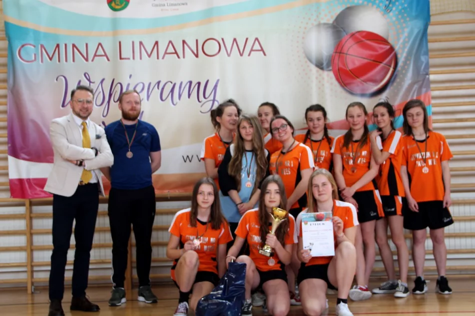 Dziewczęta z Rupniowa mistrzyniami gminy w piłce ręcznej - zdjęcie 20