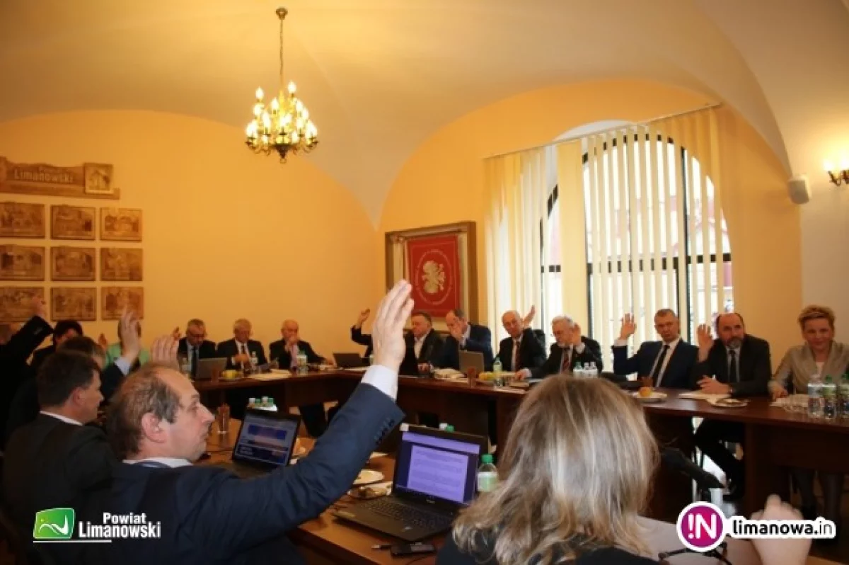 Budżet powiatu bez dyskusji. 30 mln zł na inwestycje, deficyt i kolejny kredyt