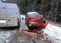 Czołowe zderzenie samochodów - zdjęcie główne