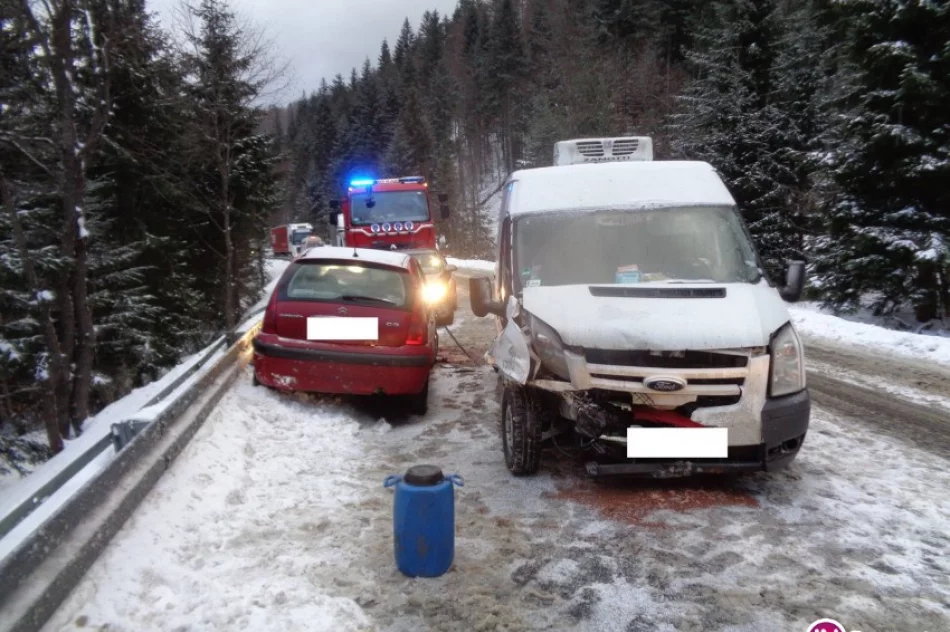 Czołowe zderzenie samochodów - zdjęcie 2