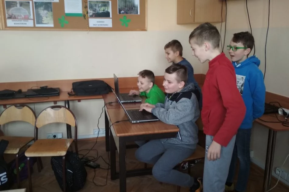 Uczyli się programować i sterować robotami - zdjęcie 2